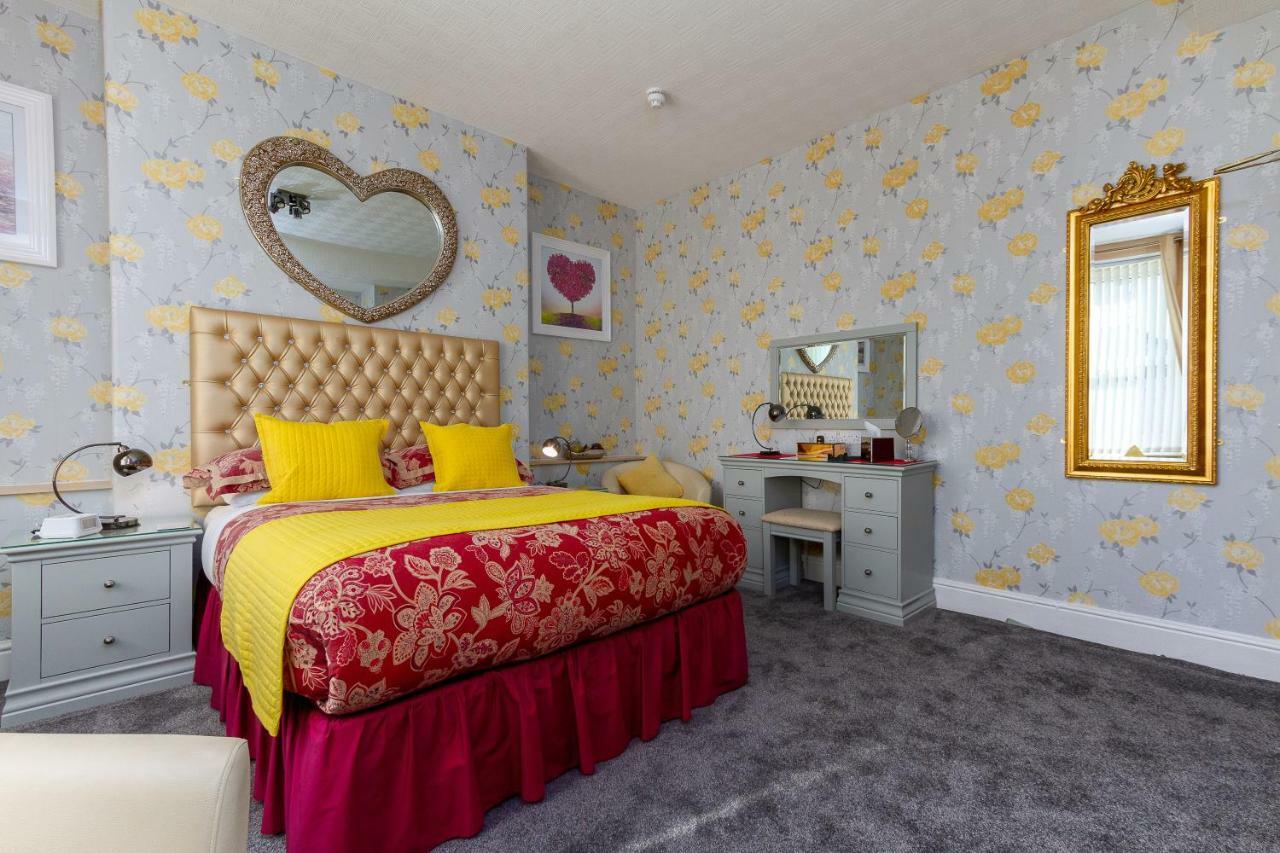 Valentine Lodge Over 21 Adult Couples Only Blackpool Eksteriør billede